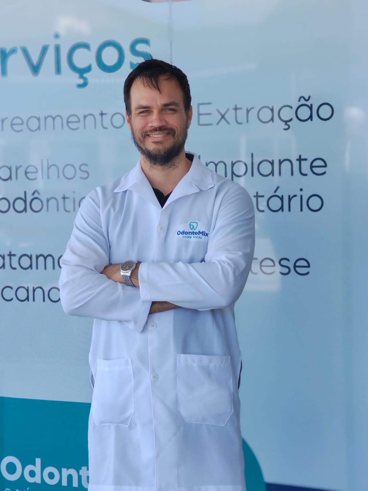 Dr(a). Hyllo Giordano - Clínica Geral, Implantes e Próteses