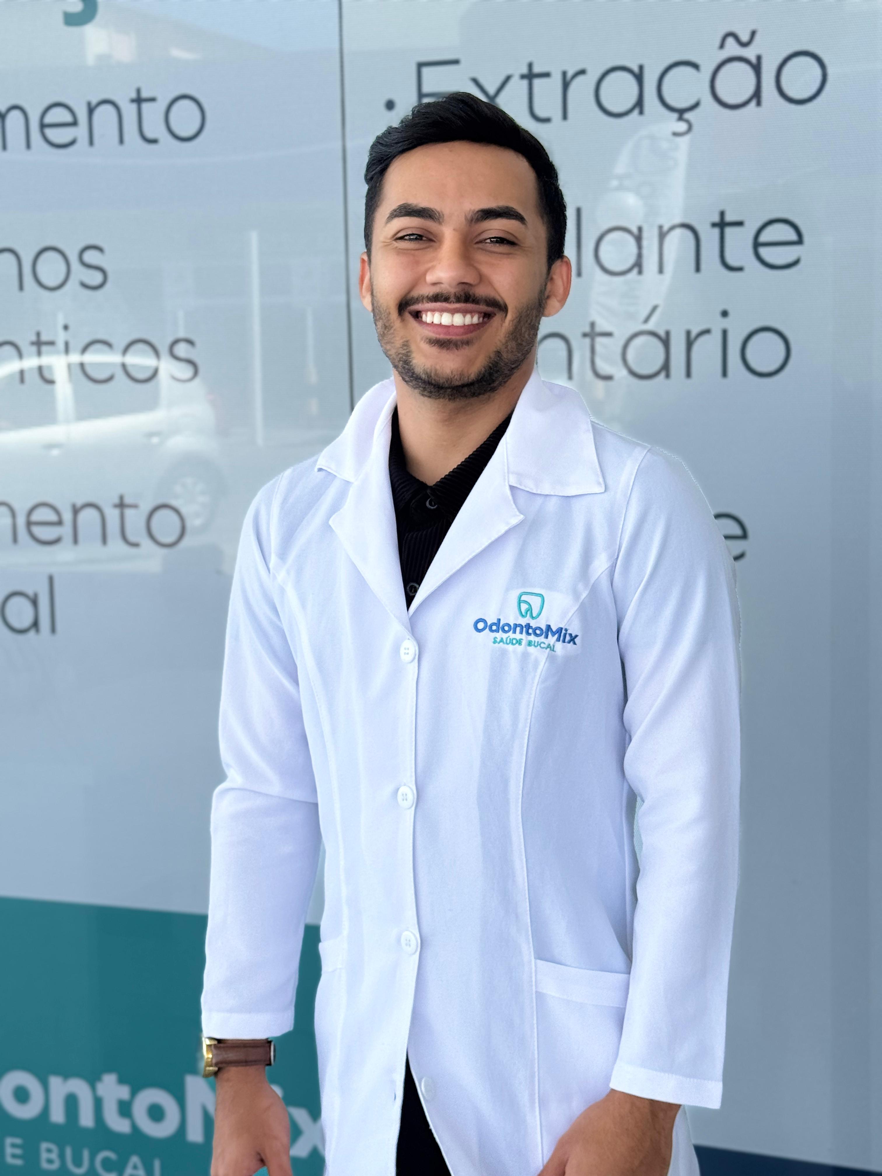 Dr(a). Lucas Martins - Clínica Geral e HOF (Harmonização Orofacial)